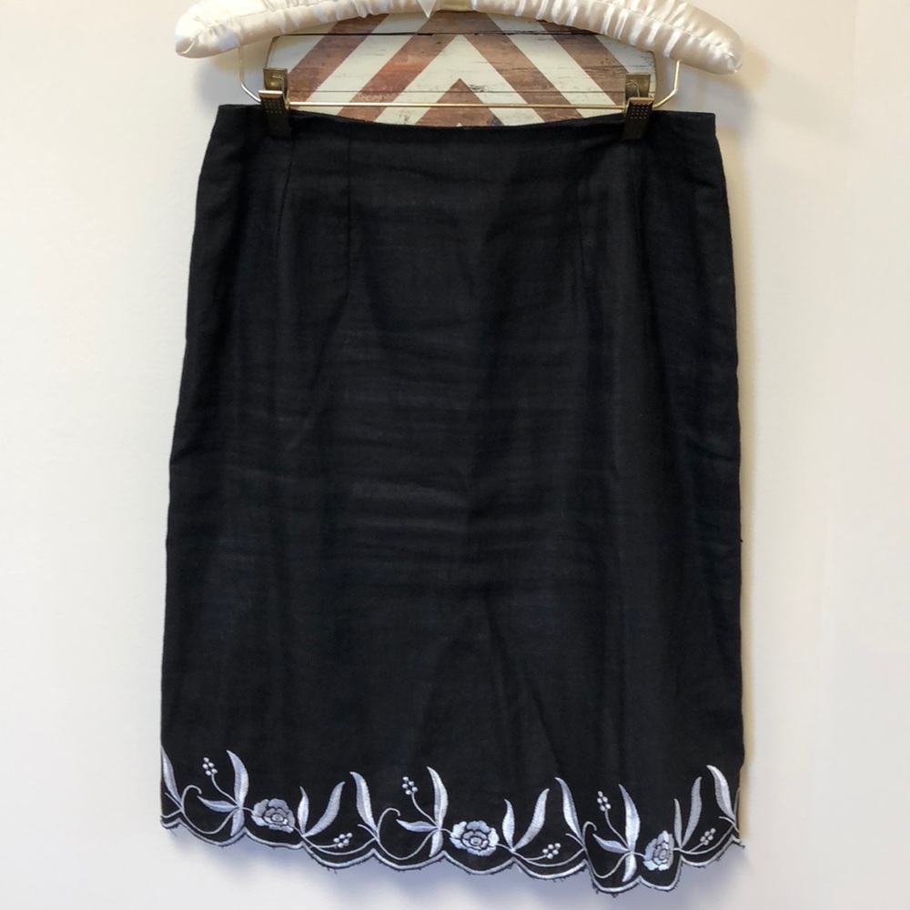 Linen pencil skirt w/ white embroidered hem.